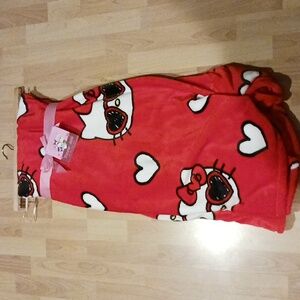 Hello Kitty Valentine’s Day Plush Blanket Red Hearts Sunglasses